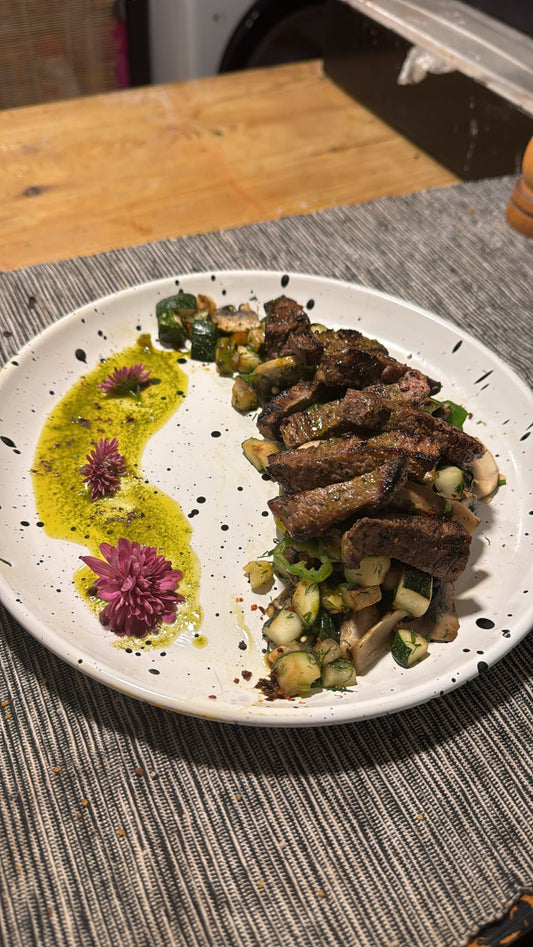 Крехко телешко филе с чимичури – лекота и вкус в едно