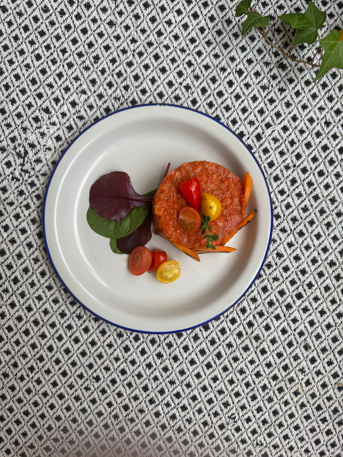 Тартар от печен морски костур – изискан вкус без компромис